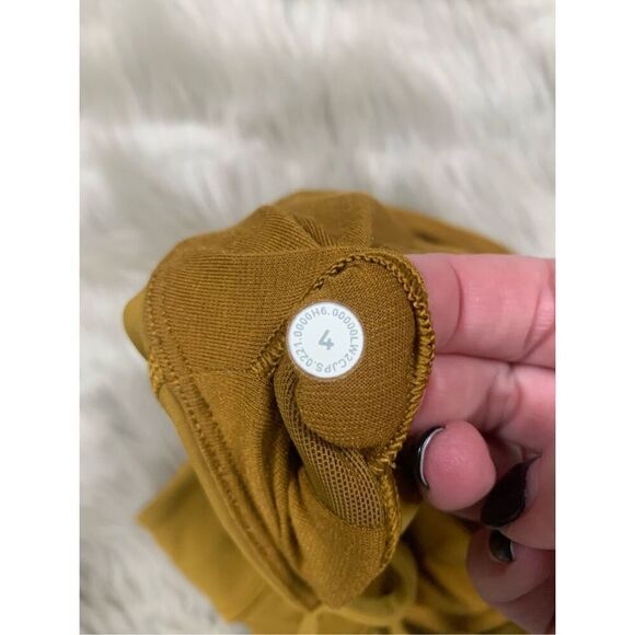 Lululemon • Energy Bra High Neck Long Line Tough Medium Support B-D Cup 4 - Picture 8 of 8